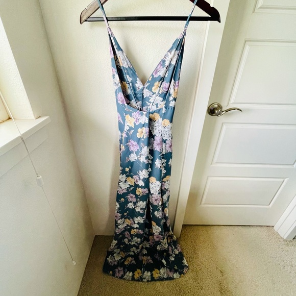 Floral dress/romper. - Picture 5 of 6